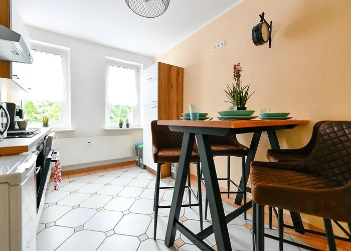 Modernes Altmarkt Mit Parkplatz 4 Gaeste 55qm Waschmaschine Wlan Netflix Terrasse Apartament Chociebuż